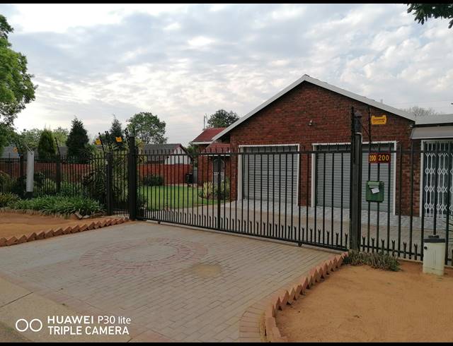 4 BEDROOM HOUSE RENTED IN MEYERSPARK